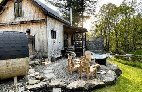 Lac-Brome Ski Chalet | Le 10 - Spa Sauna Shower Bromont Lac-Brome