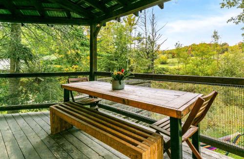 Lac-Brome Ski Chalet | Le 10 - Spa Sauna Shower Bromont Lac-Brome