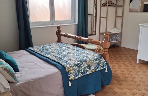 Saint-Aignan Bed & Breakfast | Le Black Dog Pub Bedroom 5