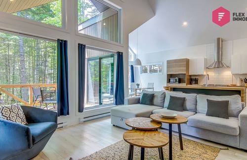 Pont-Rouge Ski Chalet | ⭐ Le Bleu Bourgeois de Portneuf 🌲 Private hot tub Sauna Pool Billiards Trails ⭐