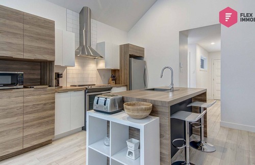 Pont-Rouge Ski Chalet | ⭐ Le Bleu Bourgeois de Portneuf 🌲 Private hot tub Sauna Pool Billiards Trails ⭐