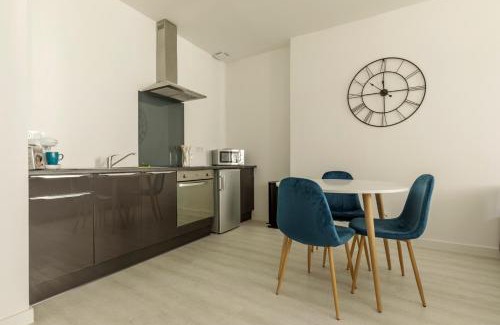 Castelsarrasin Apartment | LE BLEU - Lumineux, 1 chambre, salle de bain moderne