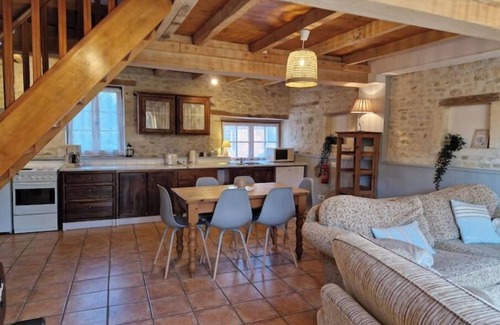 Saint-Crepin House | Le Bois Fleuri Gîte Campagne 6 Personnes Piscine