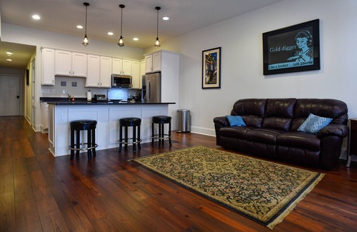 Faubourg Marigny Condo | "Le Bon Ton Roulet" Frenchman area