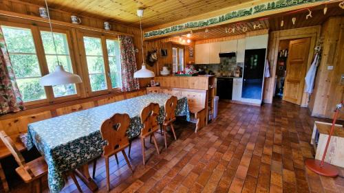 Evolene Ski Chalet | Le Bouquetin - Chalet familial- 8 personnes