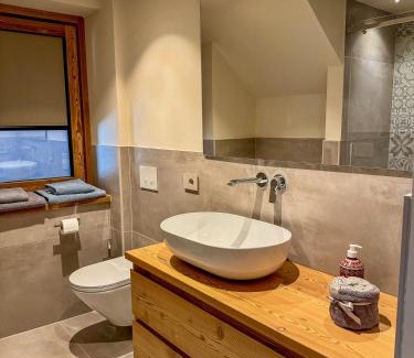 Arvier House | Le Bourg Charmant - Fleur du Printemps