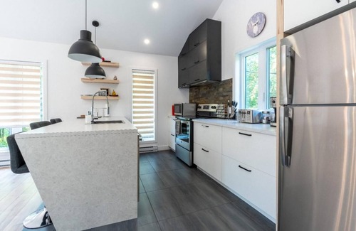 Saint-Alphonse-Rodriguez Ski Chalet | Le Caribou | waterfront | hot tub