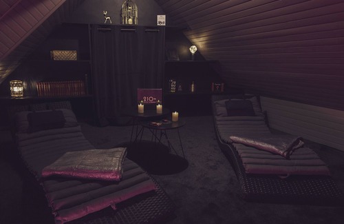 Bruz House | Le Carré Rose - Love Room