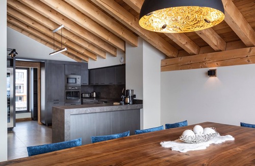 Eclose-Ouest Ski Chalet | Le Chalet Blue Moon