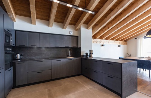 Eclose-Ouest Ski Chalet | Le Chalet Blue Moon
