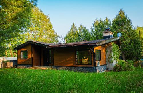St-Adolphe-d'Howard Ski Chalet | Le Chalet Brun, jacuzzi en bord de lac