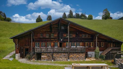 Rougemont Ski Chalet | Le Chalet Lion Rouge