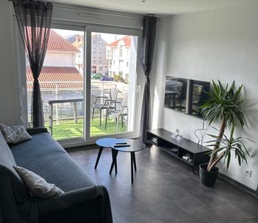 Sainte-Cecile-Plage Apartment | Le Channel