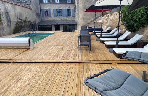 Saint-Pierre-le-Moutier Hotel | LE CHARME DE ST PIERRE