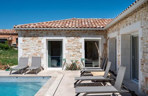 Saint-Privat-de-Champclos Villa | Le Clos Des Oliviers