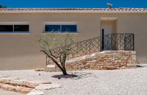 Saint-Privat-de-Champclos Villa | Le Clos Des Oliviers