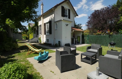 Herblay House | Le Clos Mongis, Paris 25'. Calm. Garden. Parking. Close to all amenities.