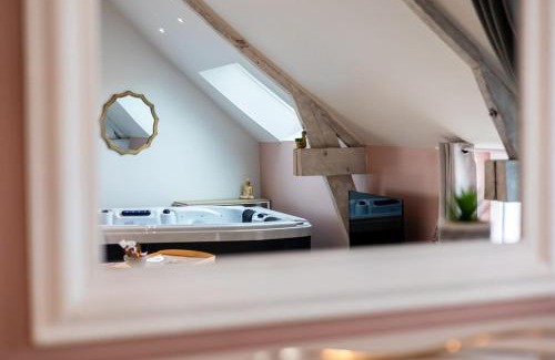 Couvains Apartment | Le Cocon chambre avec Jacuzzi privatif Normandie