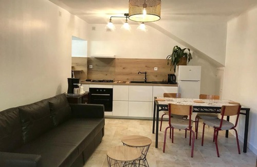 Saint-Martin-de-Bromes Apartment | Le colostre T2