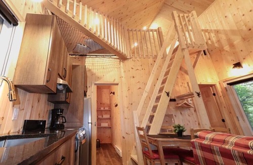 Shannon Apartment | Le Colvert - Waterfront Cabin with Spa