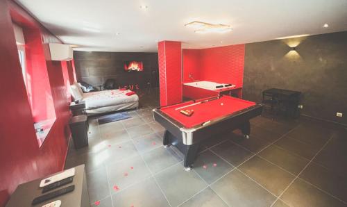Hoenheim Apartment | Le Confiden'spa Loft 55m2 Jacuzzi - Billard - Cheminée - Terrasse