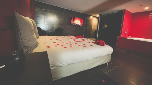 Hoenheim Apartment | Le Confiden'spa Loft 55m2 Jacuzzi - Billard - Cheminée - Terrasse