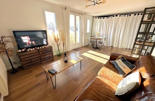 Voisins-le-Bretonneux Apartment | Le Cosy Lily - Lumineux appartement de 2 chambres et balcons situé au calme, à 10 min de Versailles
