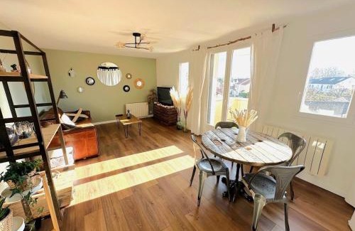 Voisins-le-Bretonneux Apartment | Le Cosy Lily - Lumineux appartement de 2 chambres et balcons situé au calme, à 10 min de Versailles