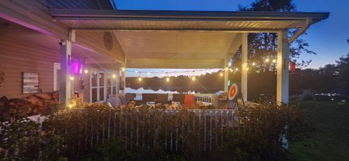 Saint-Andre-Avellin Ski Chalet | Le Duc on the Lake - Cozy waterfront Cottage