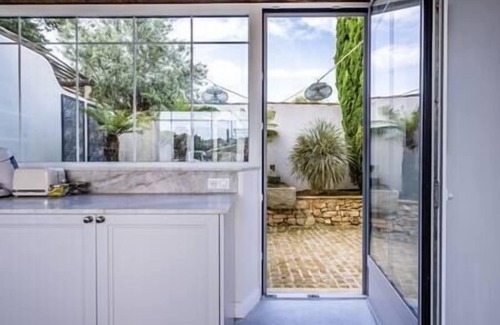 Aubussargues House | Le Duché - Maison de Charme à Aubussargues Avec Piscine Couverte et Chauffée