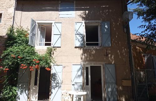 Limogne-en-Quercy House | Le gîte de la placette - coeur de village