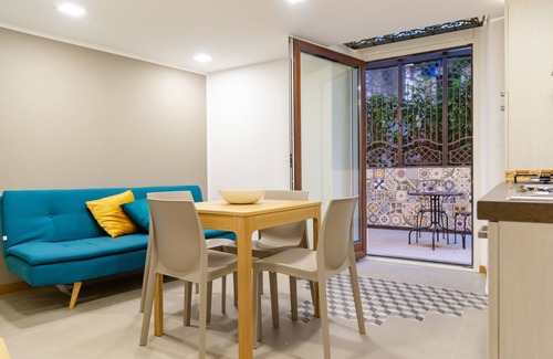 Catania City Centre Cabin | Le Gemme - Rubino Apartment