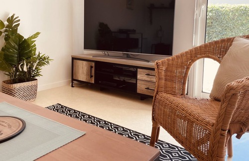 Chateaugiron Apartment | Le Grain de Celte : Plain-pied Lumineux Avec Terrasse et Jardin