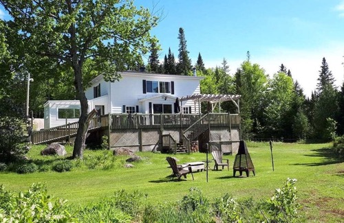 Shannon Ski Chalet | Le Grand Heron - Waterfront Cabin with Spa