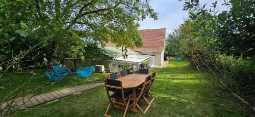 Halinghen Bed & Breakfast | Le grand jardin de Gaïa et de Rose