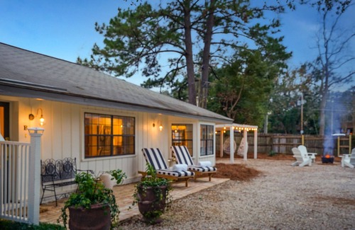 Fairhope Cottage | Le Hibou Blanc (B) - Fairhope: Laid-back Sophistication