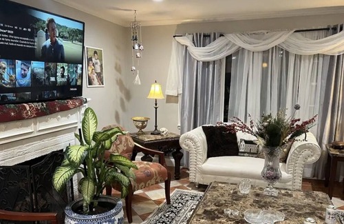 North Springfield House | Le Home HotelnConnect travelers with unique accommodations
