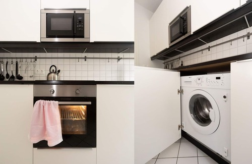 Plagwitz Apartment | LE Home: Quiet 2-room flat w/balcony+parking. Top location!