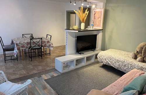 Savigny-sur-Orge Apartment | Le Jardin Chamberlin Guest house, apartment les magnolias