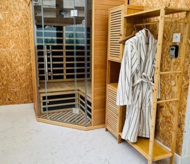 Colombier - Champ de Mars Apartment | Le Jardin du Vieux Cours - Hyper Centre & Sauna