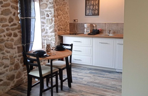 Escouloubre-les-bains Apartment | Le Loft one bedroom private apartment with kitchen, garden and heated pool