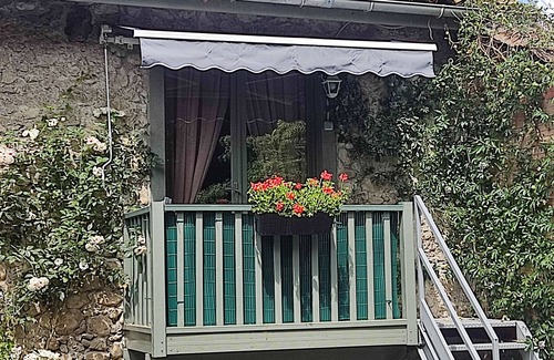 Escouloubre-les-bains Apartment | Le Loft one bedroom private apartment with kitchen, garden and heated pool