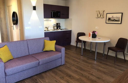 Perignat-les-Sarlieve Hotel | Le Manoir