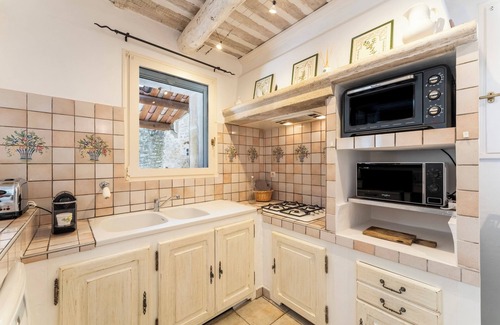 Cabrieres-d'Avignon House | 'Le Mazet en Provence de Cabrières-d'Avignon' with Private Terrace, Garden, and Wi-Fi
