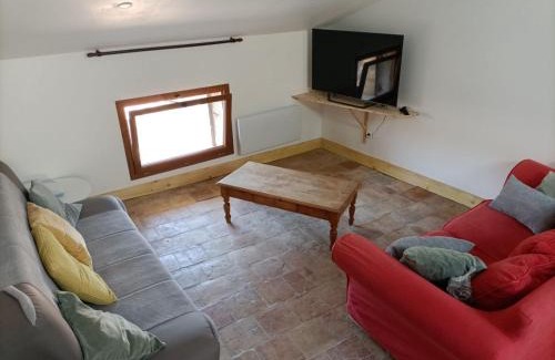Remoulins Apartment | LE NID Appt 2 chambres Proche Pont du Gard