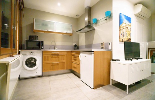 Saint-Etienne Apartment | Le Nightflyer : Atypique T2 Climatisé