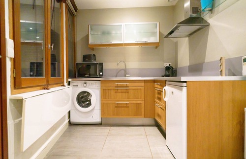 Saint-Etienne Apartment | Le Nightflyer : Atypique T2 Climatisé