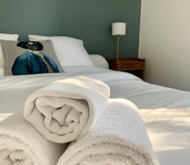 Aimargues Bed & Breakfast | Le Patio, chambres d hôtes pour adultes en Camargue, possibilité de naturisme à la piscine,