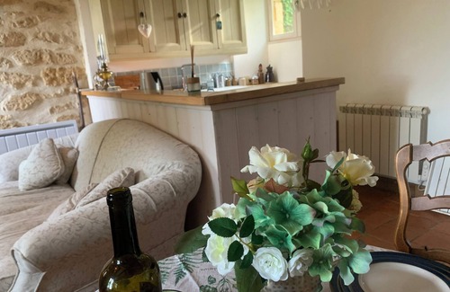 Saint-Crepin-et-Carlucet House | Le Petit Gite au Manoir de Carlucet. Friendly pub/restaurant a short walk.