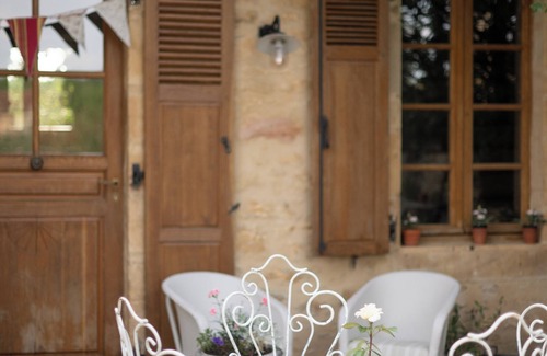 Saint-Crepin-et-Carlucet House | Le Petit Gite au Manoir de Carlucet. Friendly pub/restaurant a short walk.